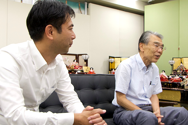 (左)社長 :戸塚大介(右)会長:戸塚 隆