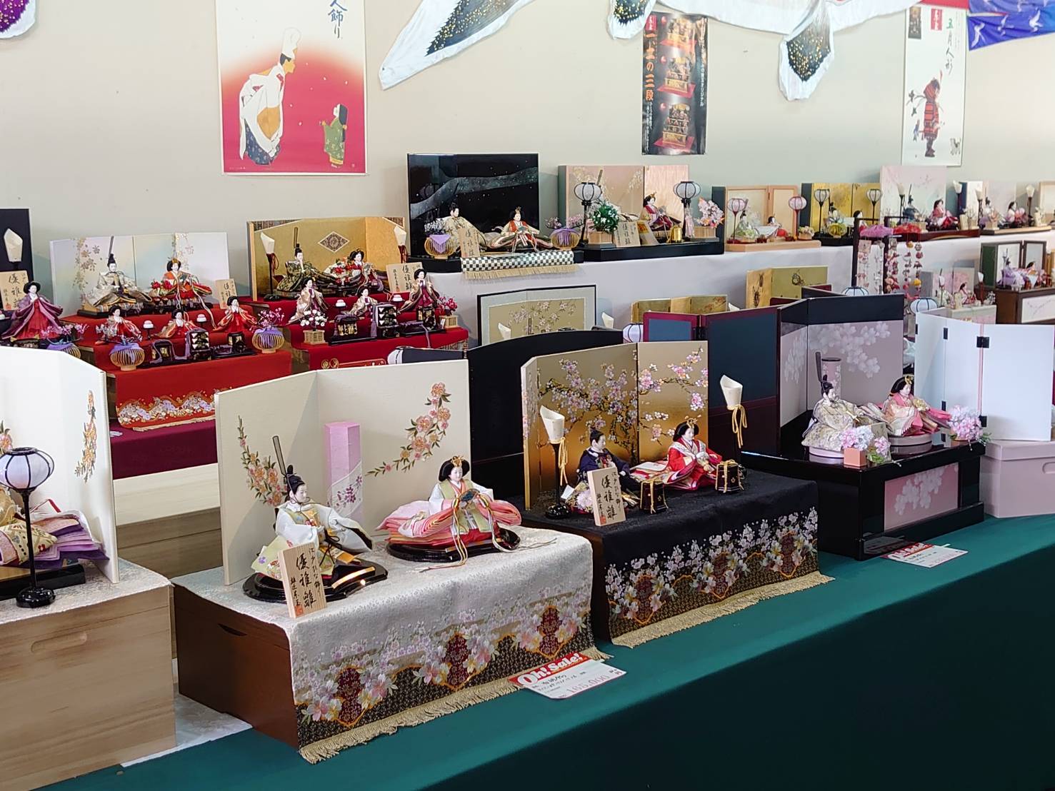 登日家具店 店内の様子