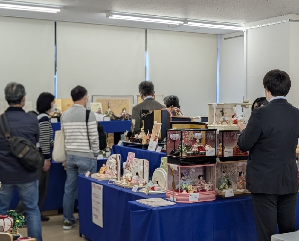 雛人形合同展示会の様子
