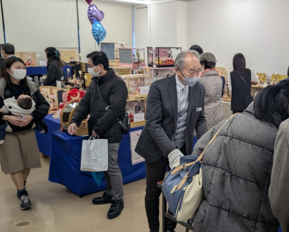 雛人形合同展示会の様子