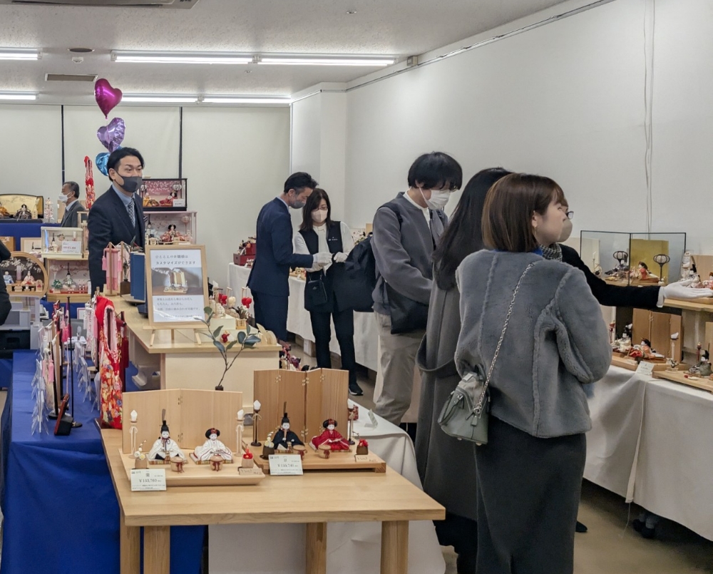 雛人形合同展示会の様子