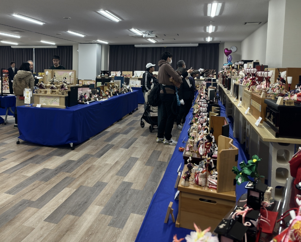 雛人形合同展示会の様子