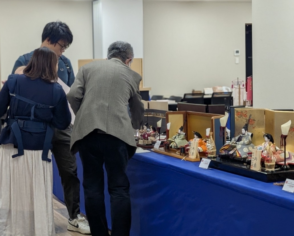 雛人形合同展示会の様子