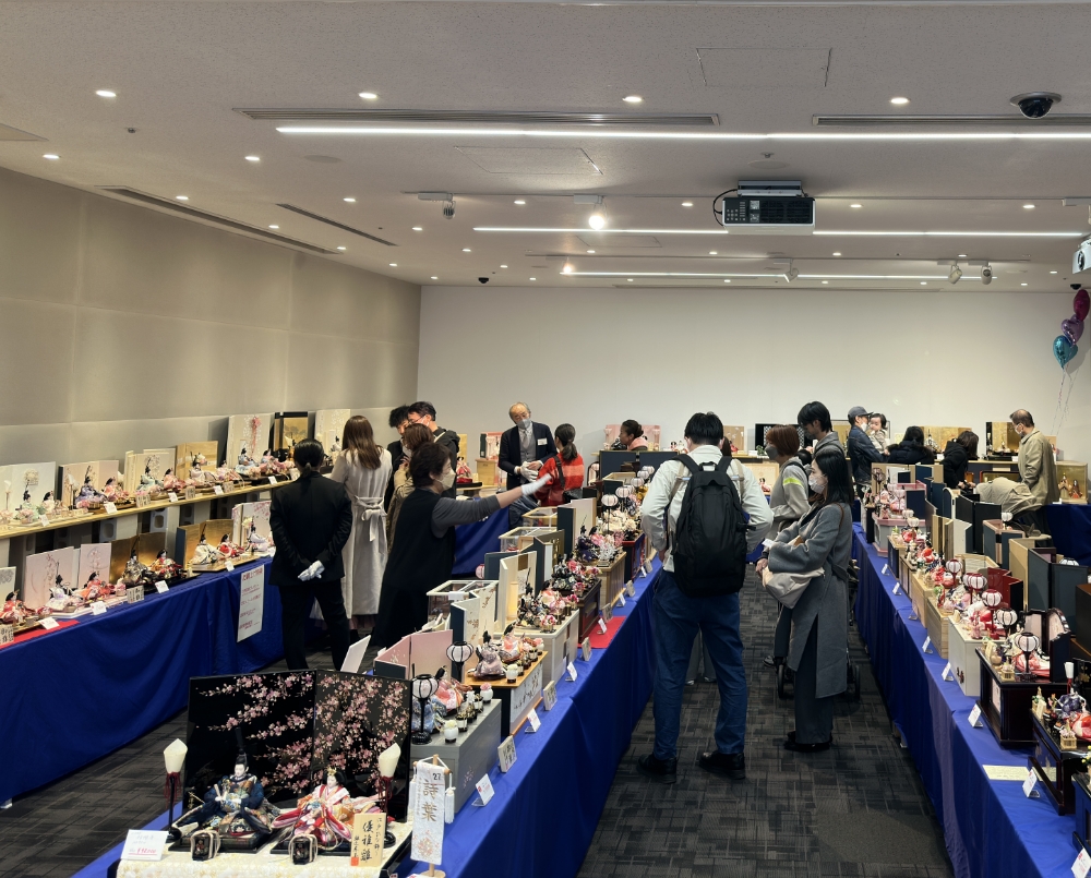 雛人形合同展示会の様子