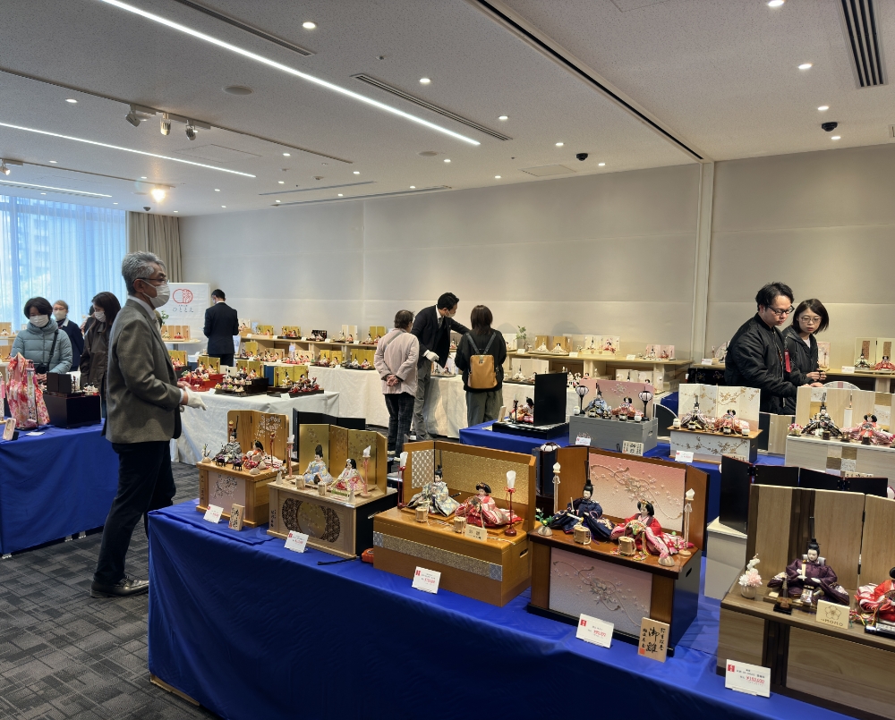 雛人形合同展示会の様子