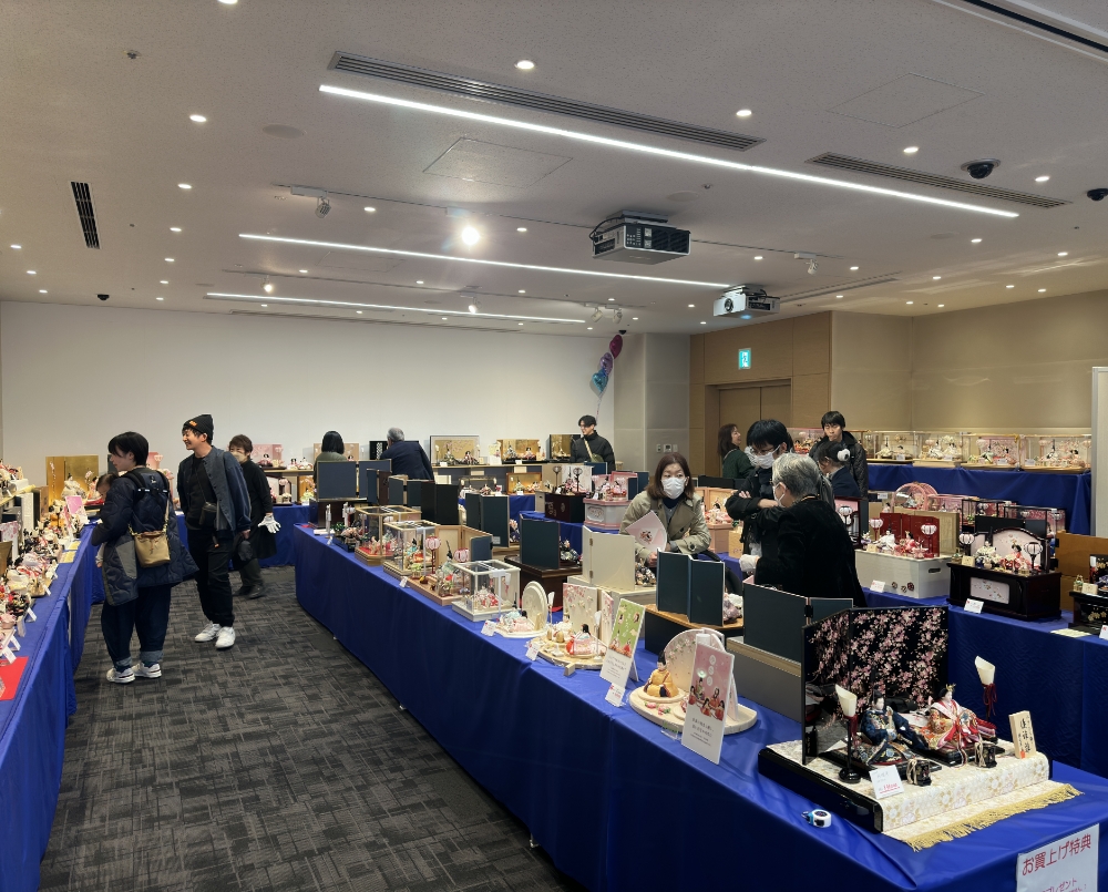 雛人形合同展示会の様子