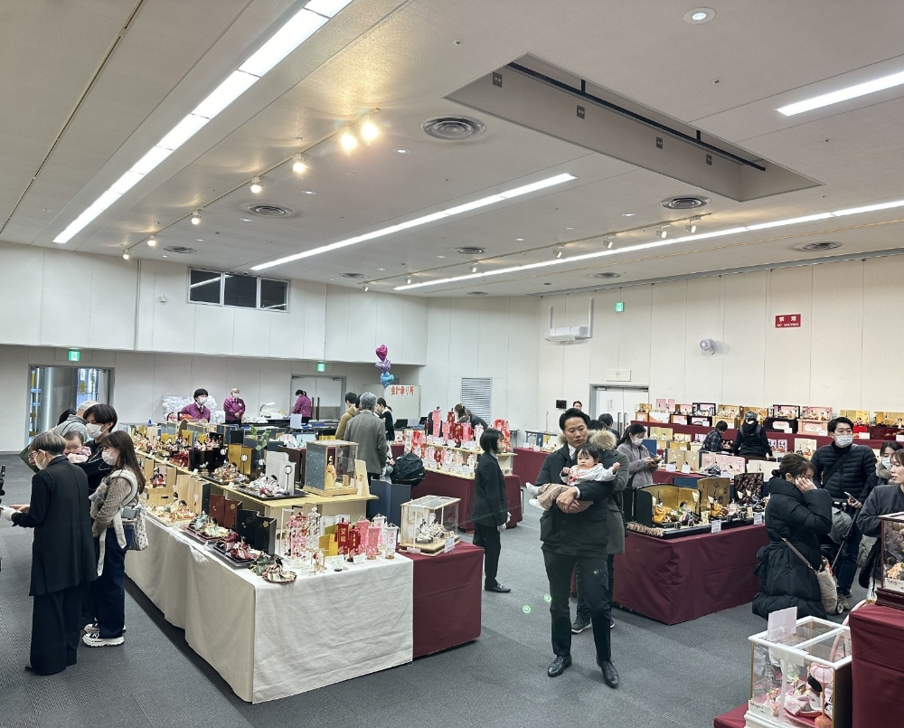雛人形合同展示会の様子