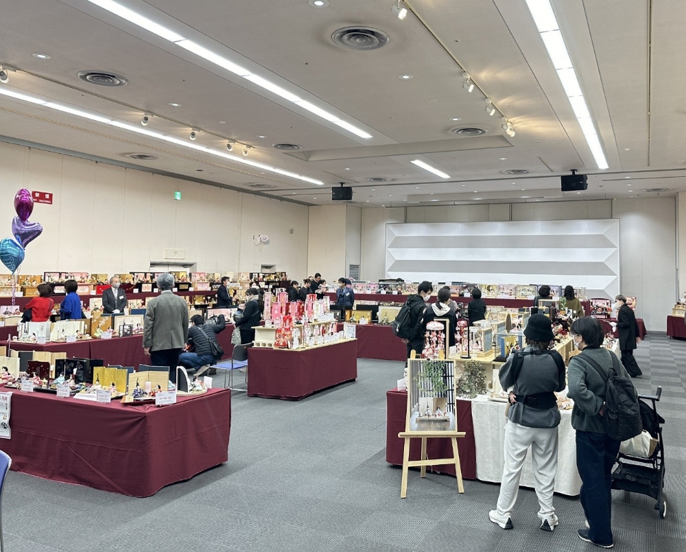 雛人形合同展示会の様子