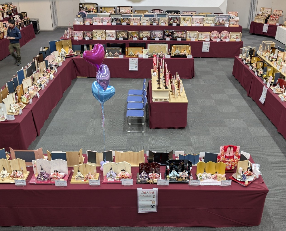 雛人形合同展示会の様子