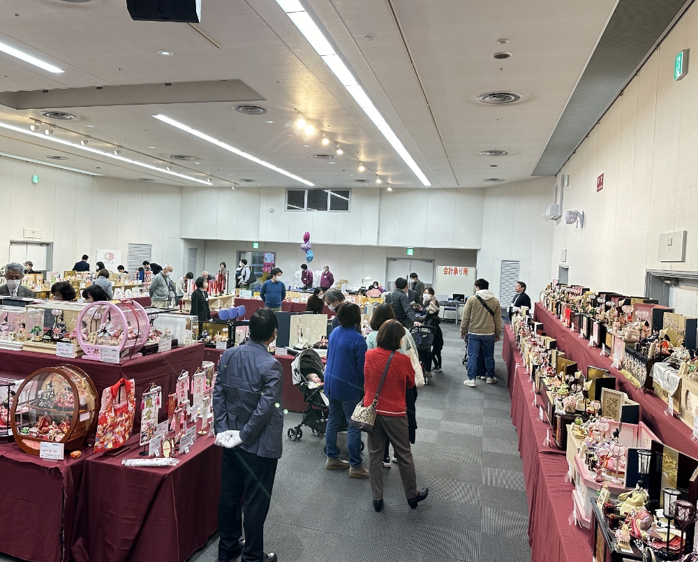雛人形合同展示会の様子