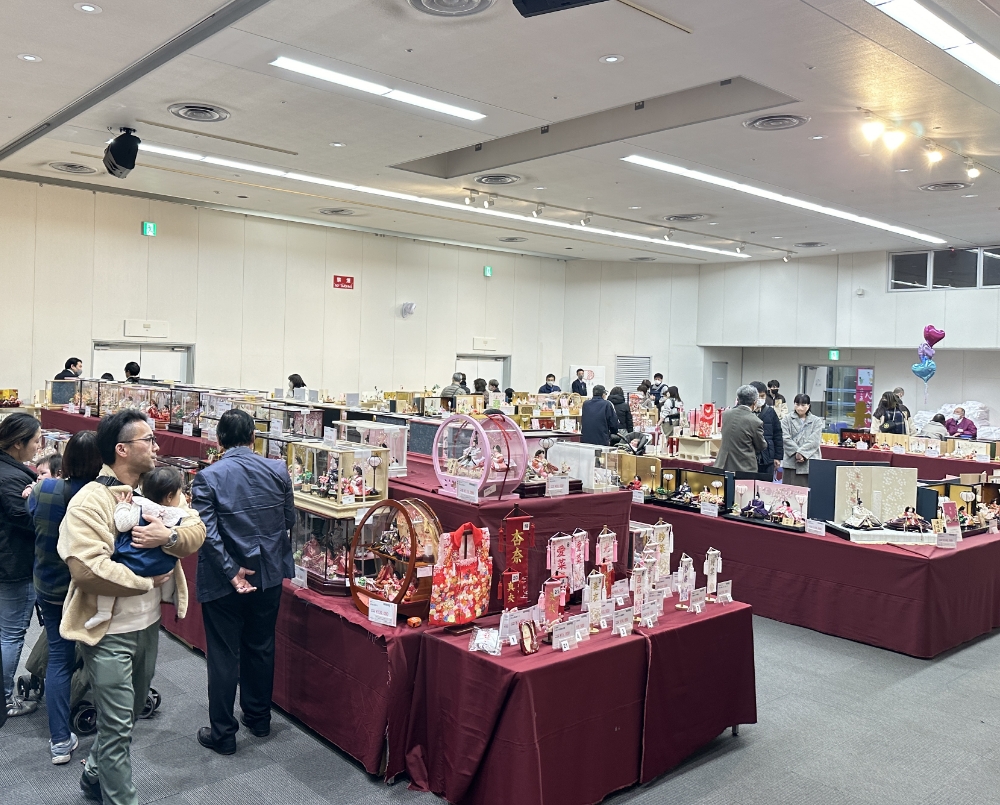 雛人形合同展示会の様子