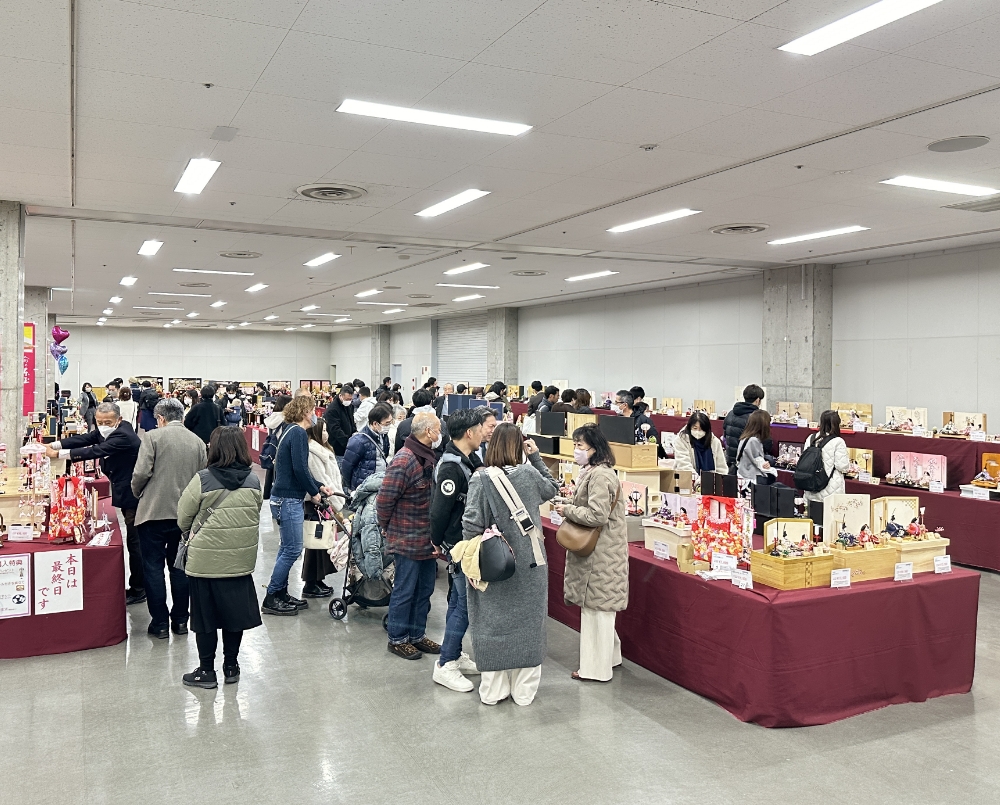 雛人形合同展示会の様子