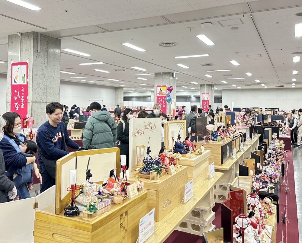 雛人形合同展示会の様子