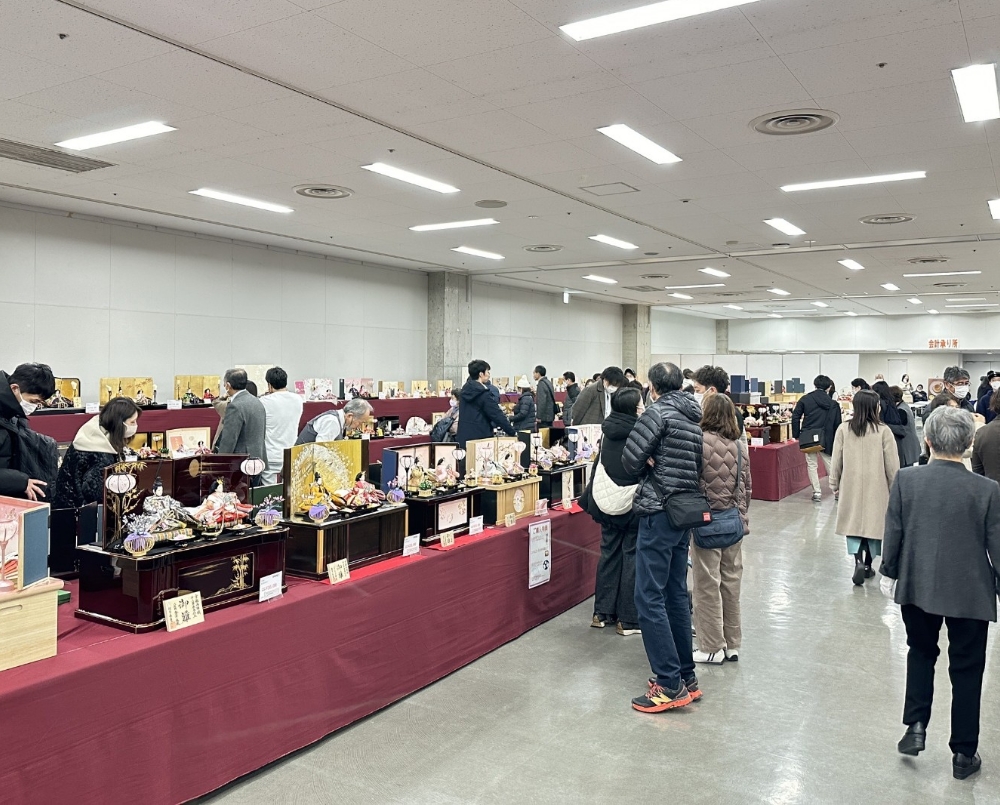 雛人形合同展示会の様子