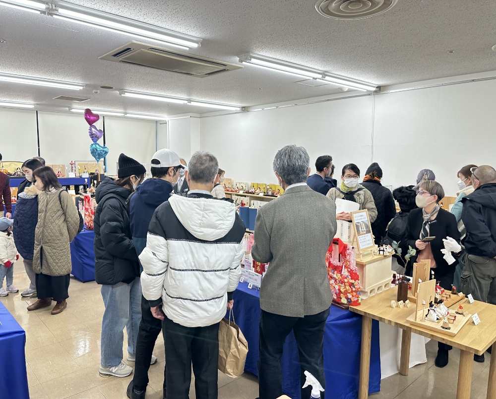 雛人形合同展示会の様子
