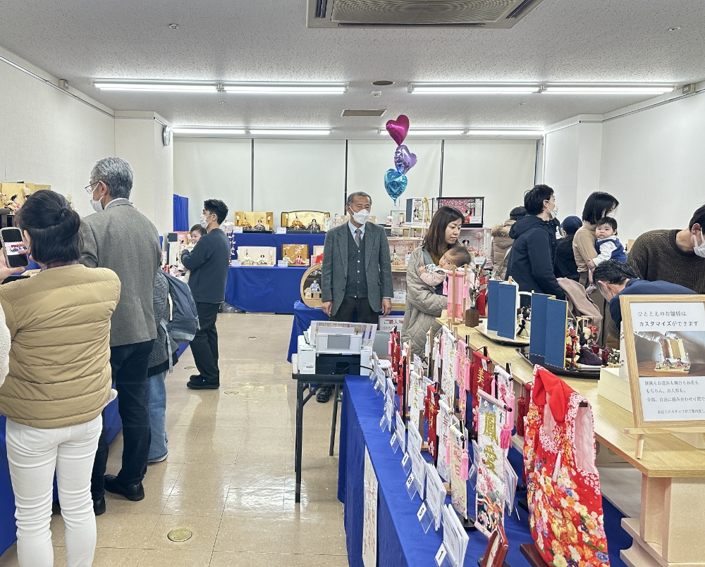 雛人形合同展示会の様子