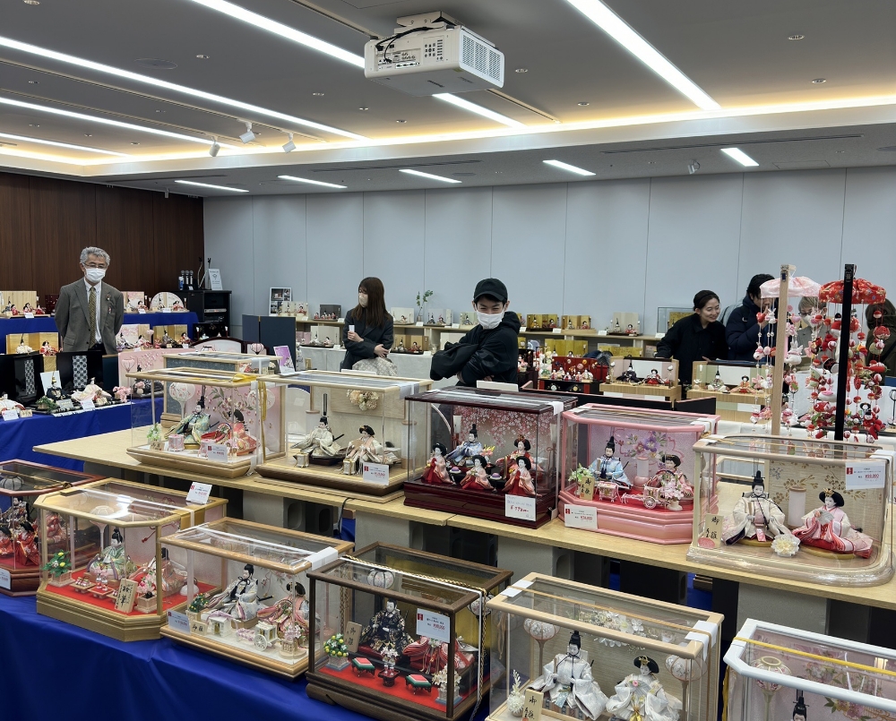 雛人形合同展示会の様子