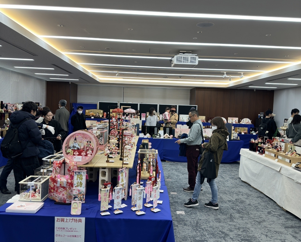 雛人形合同展示会の様子