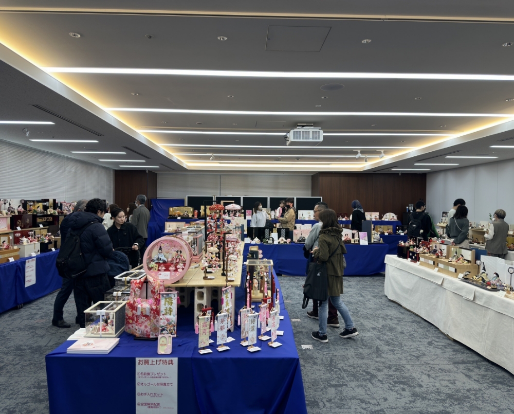 雛人形合同展示会の様子