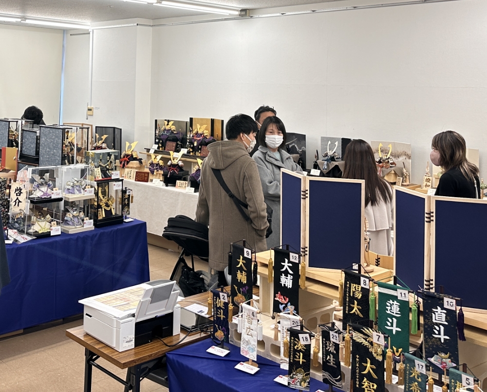 五月人形・鯉のぼり合同展示会の様子