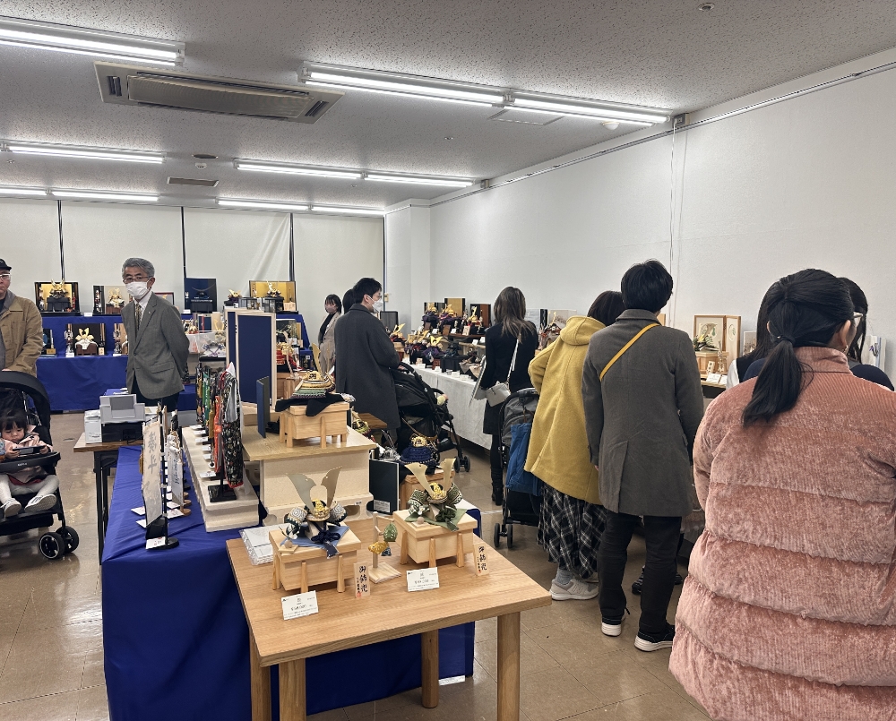 五月人形・鯉のぼり合同展示会の様子