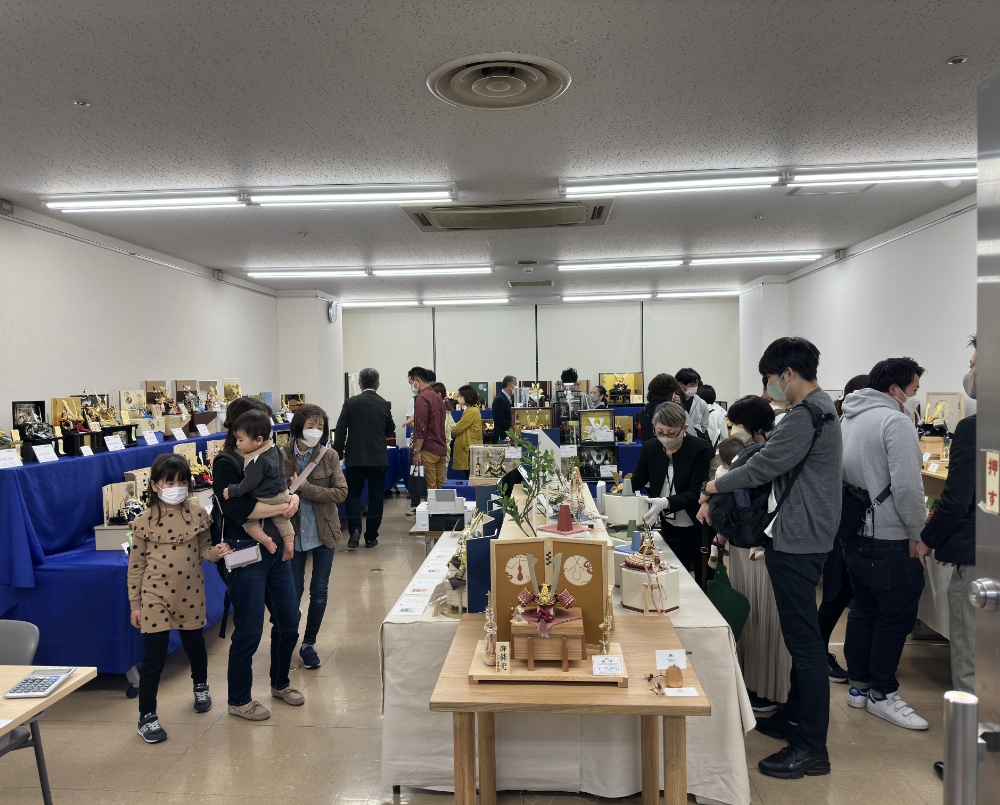五月人形・鯉のぼり合同展示会の様子