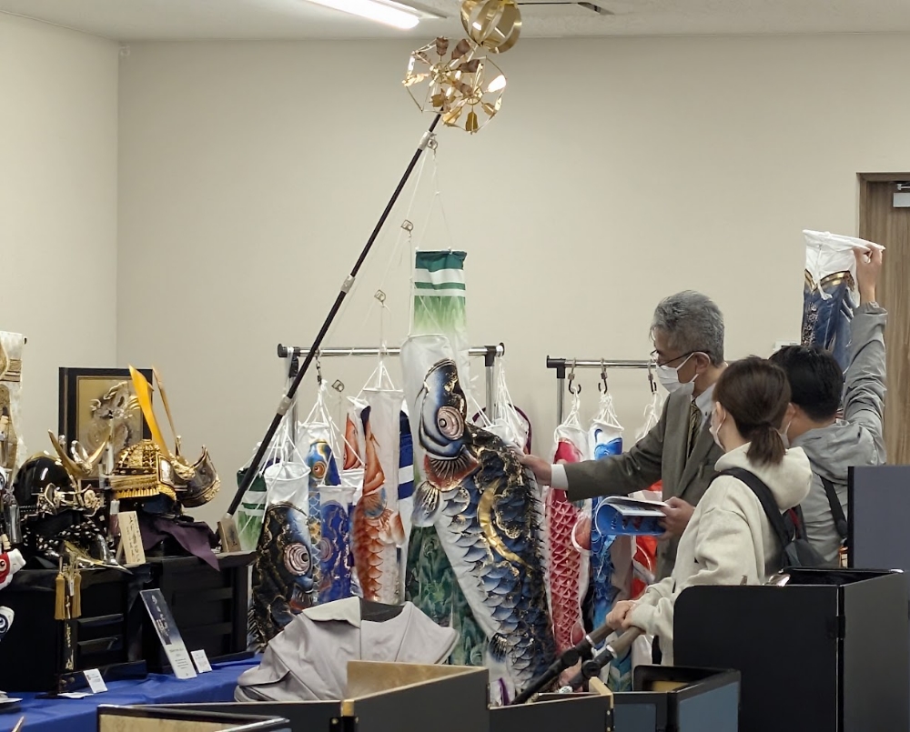 五月人形・鯉のぼり合同展示会の様子