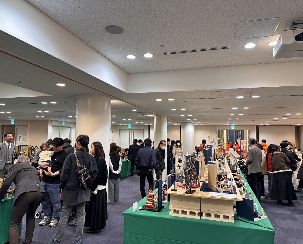 五月人形・鯉のぼり合同展示会の様子