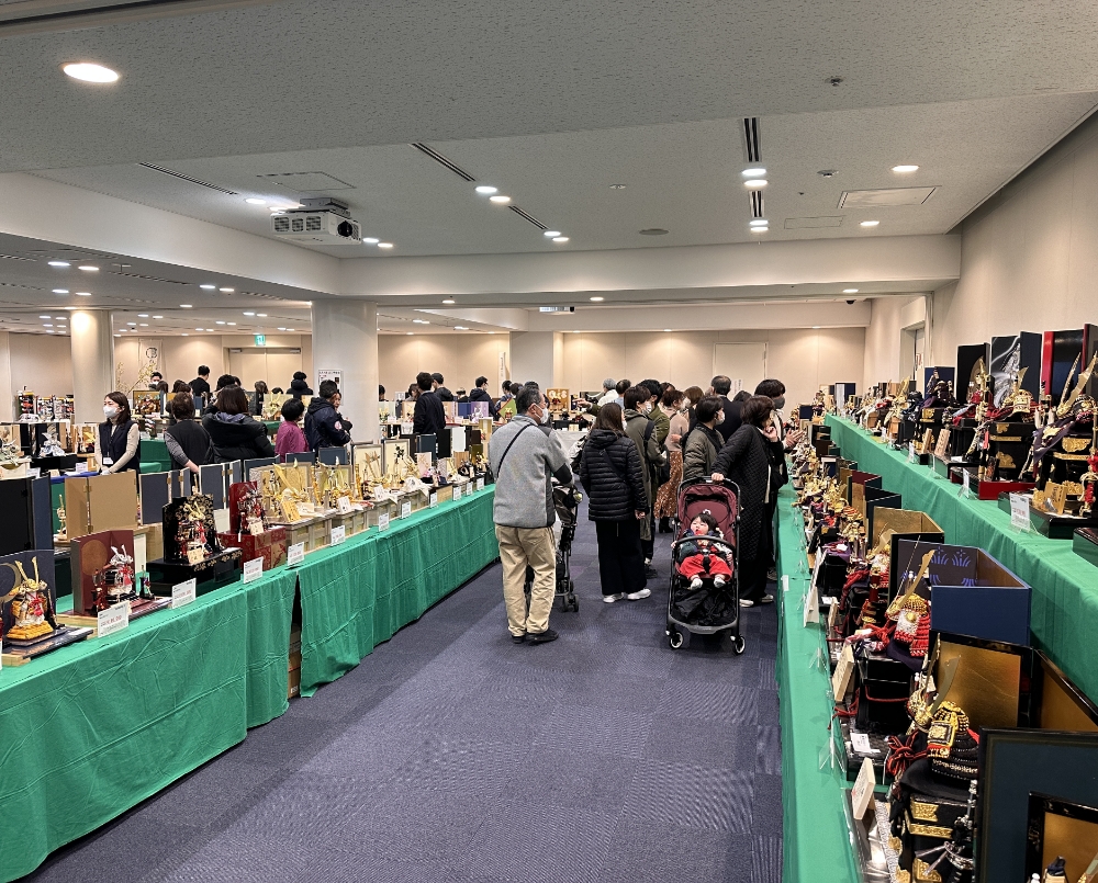 五月人形・鯉のぼり合同展示会の様子
