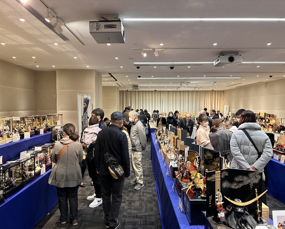 五月人形・鯉のぼり合同展示会の様子