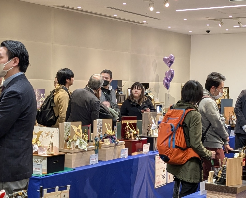 五月人形・鯉のぼり合同展示会の様子
