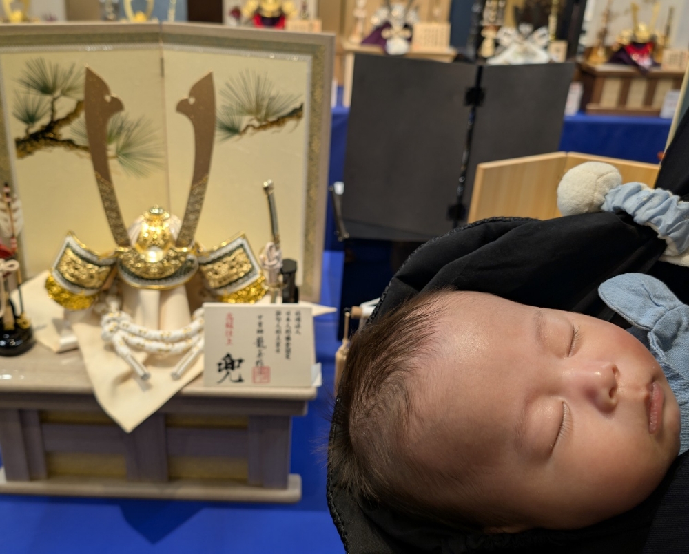 五月人形・鯉のぼり合同展示会の様子