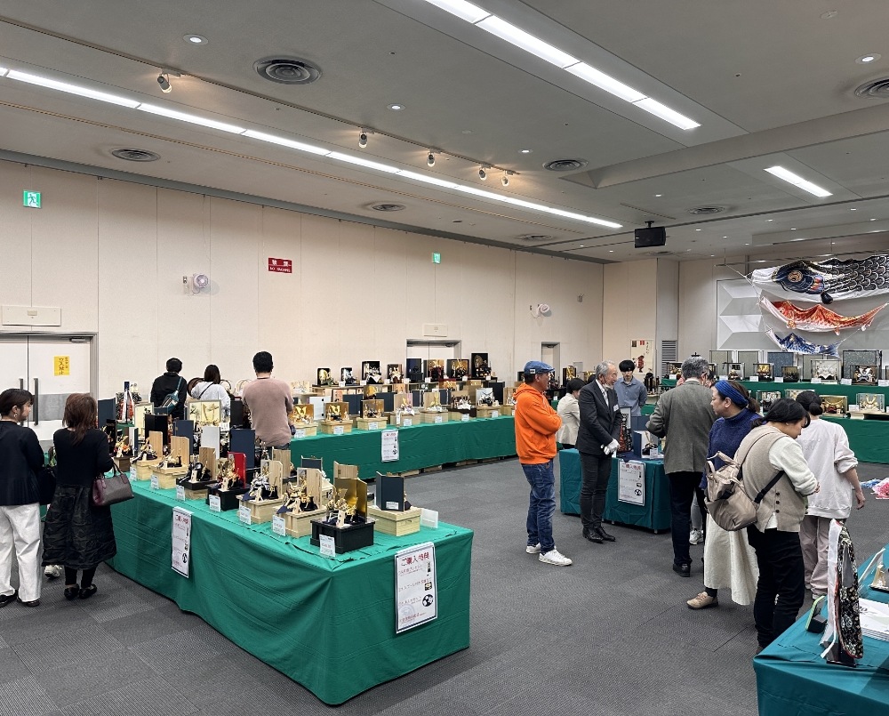 五月人形・鯉のぼり合同展示会の様子