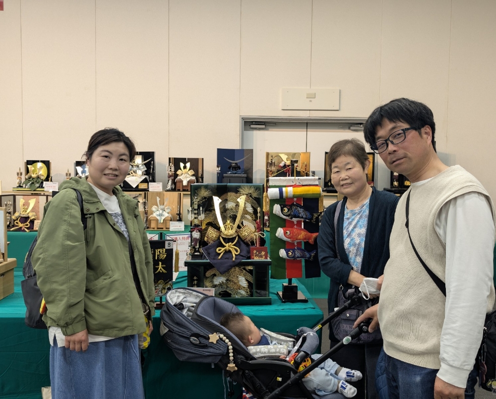 五月人形・鯉のぼり合同展示会の様子