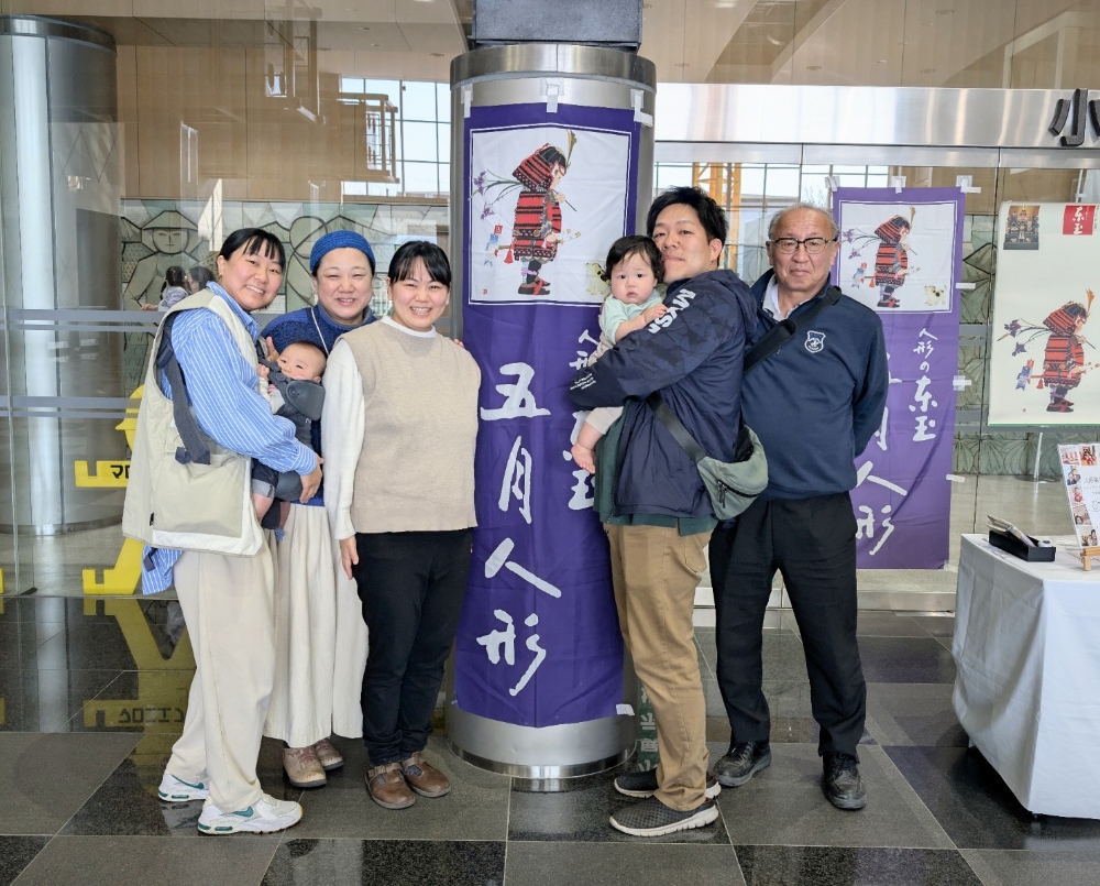 五月人形・鯉のぼり合同展示会の様子