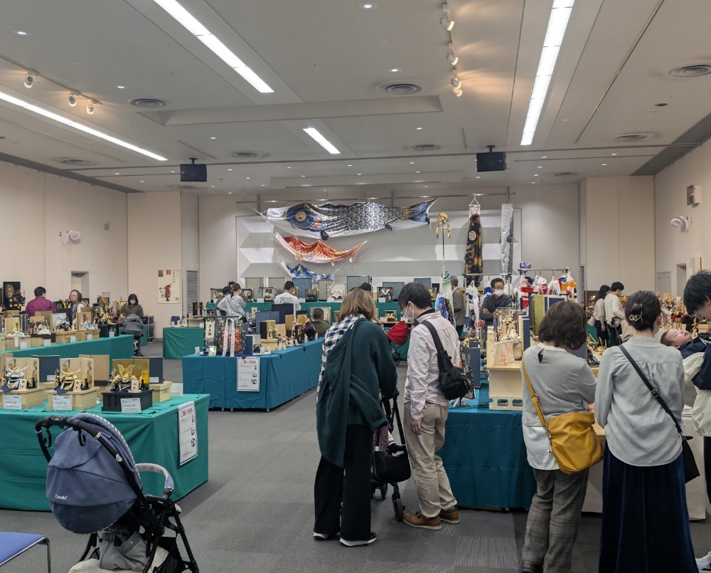 五月人形・鯉のぼり合同展示会の様子