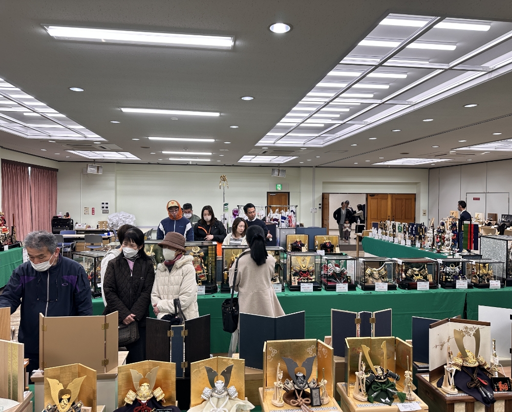 五月人形・鯉のぼり合同展示会の様子