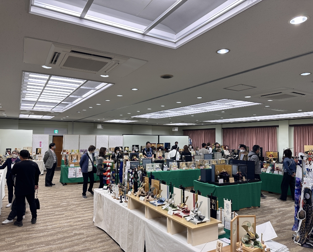五月人形・鯉のぼり合同展示会の様子