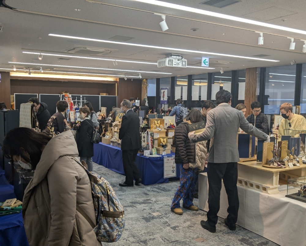 五月人形・鯉のぼり合同展示会の様子