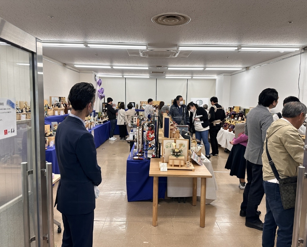 五月人形・鯉のぼり合同展示会の様子