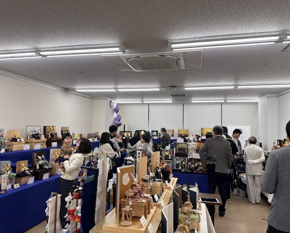 五月人形・鯉のぼり合同展示会の様子