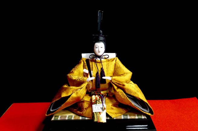 お内裏様の衣装は「束帯衣装」という高貴 な方のお衣装です | 人形の東玉