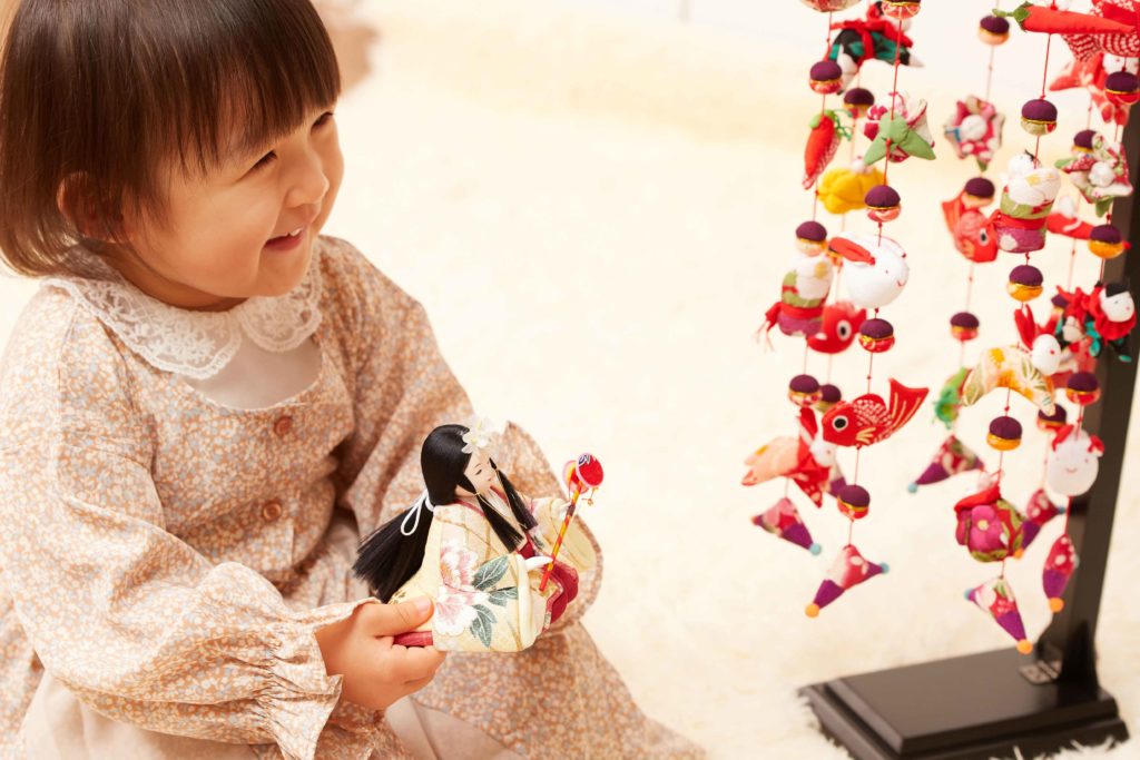 雛人形の吊るし飾りは小さなお子様のひな祭りのお祝いにピッタリ 