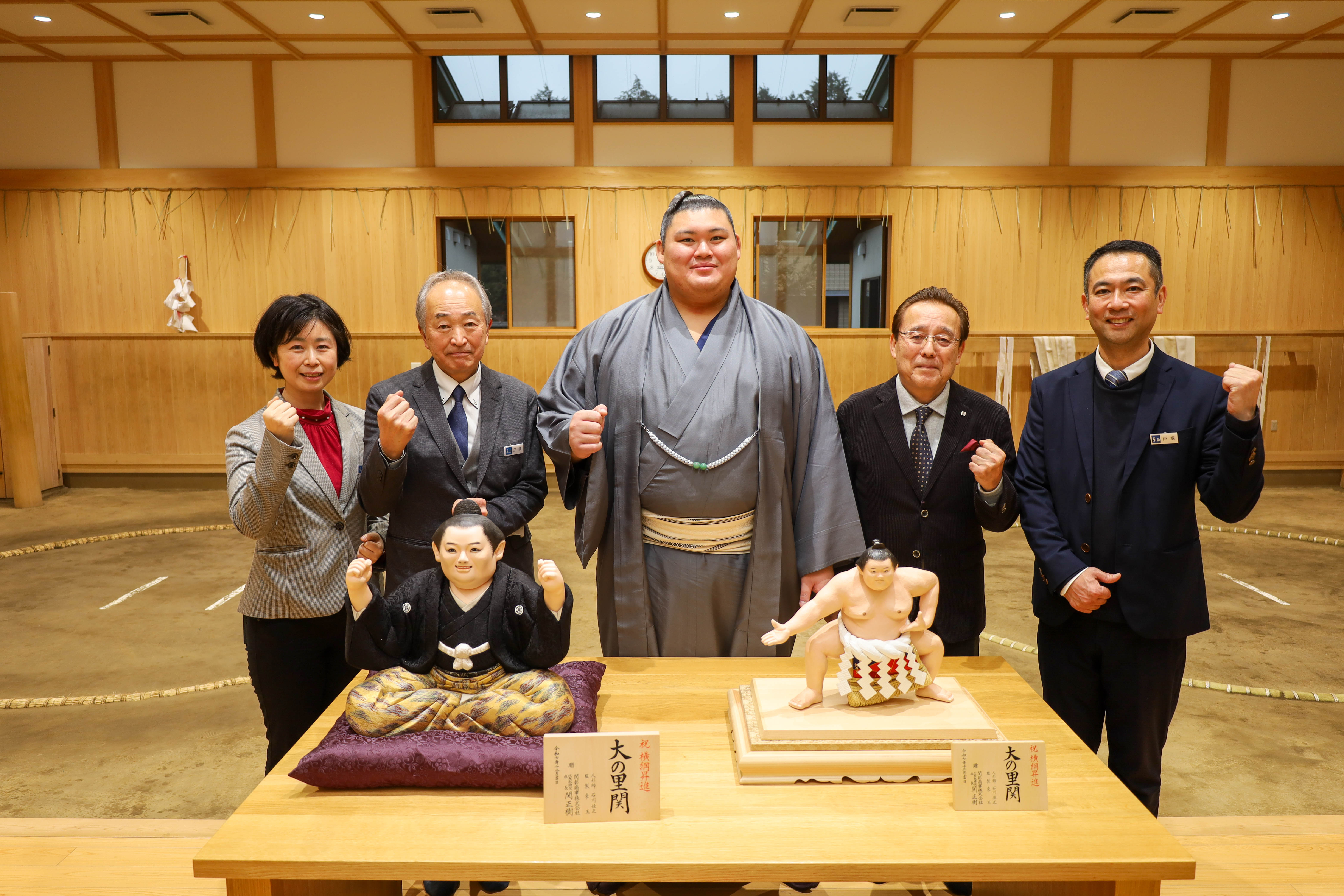 第75代横綱・大の里関に特別な贈り物――江戸木目込人形で祝う横綱昇進