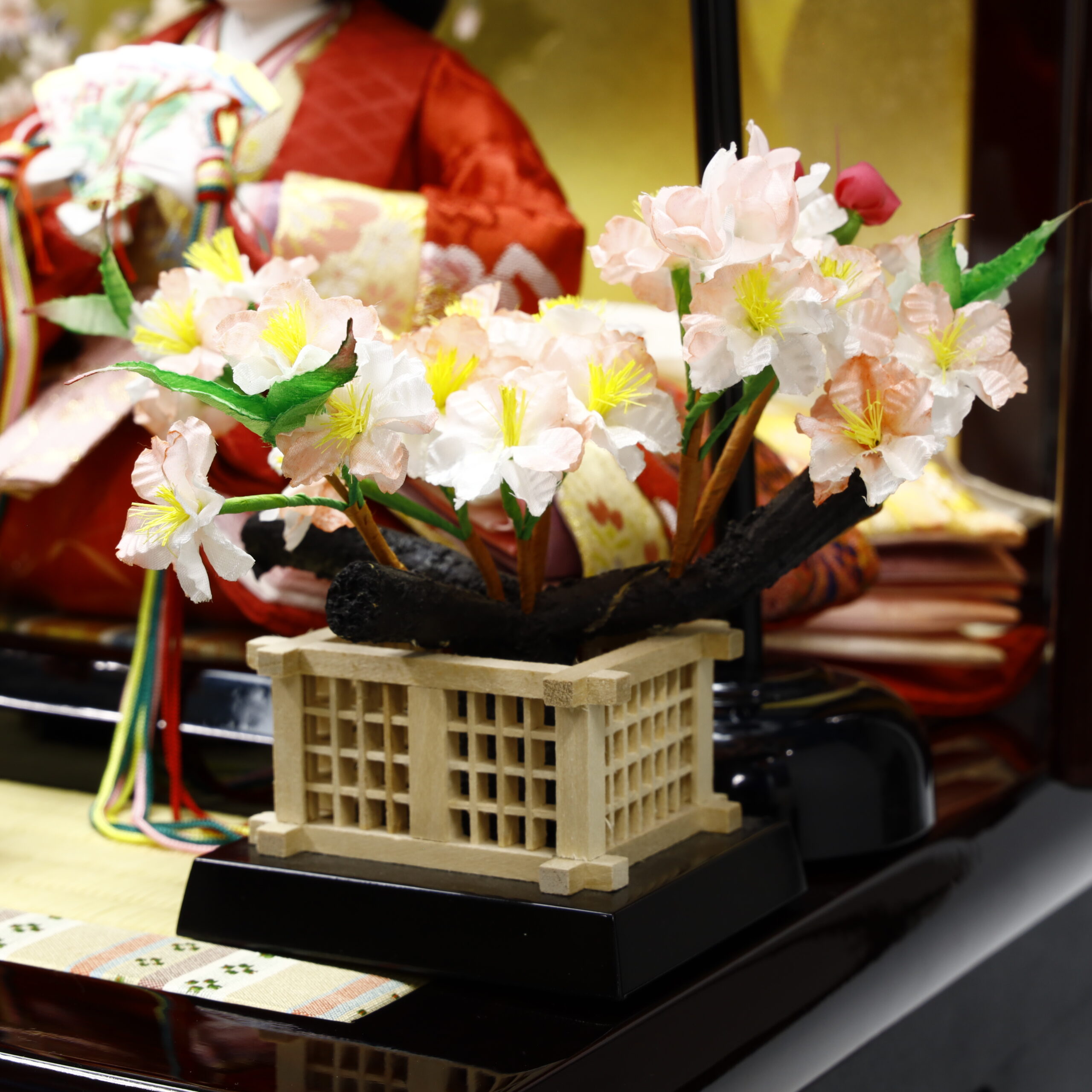 ひな祭りのお花はなぜ飾る？種類と意味をしりましょう | 人形の東玉