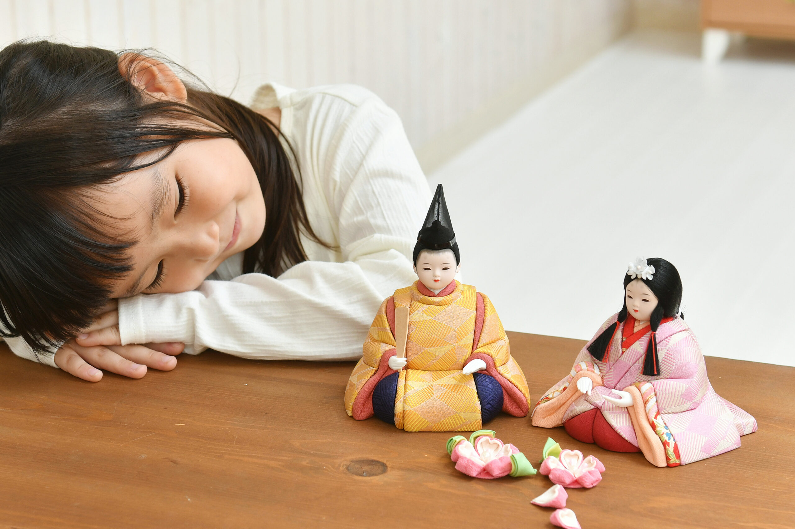 お子さまの手の大きさにフィットする小さくてかわいいお雛様たち