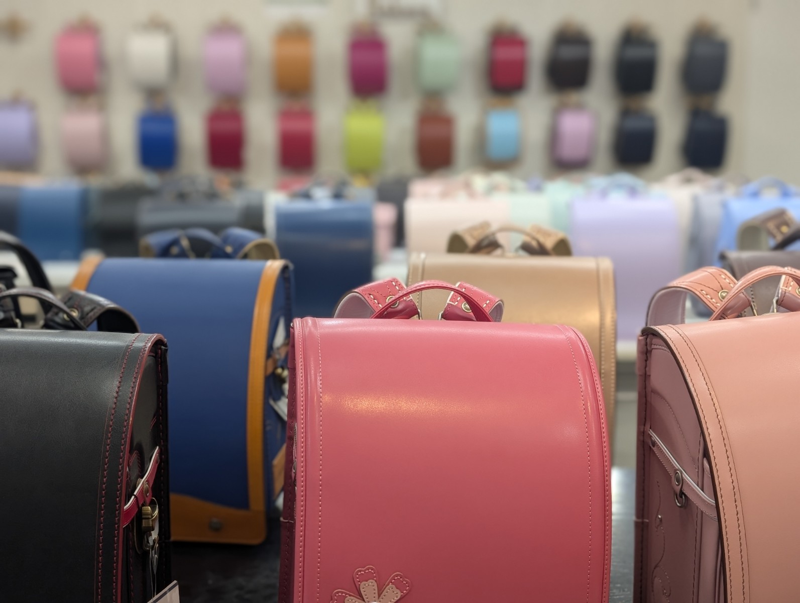 「ランドセル販売フェア2026」13メーカー200点以上展示｜人形の東玉 岩槻総本店