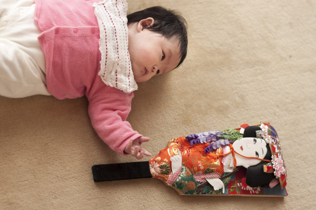 羽‌子‌板‌は‌い‌つ‌ま‌で‌飾‌る‌の‌が‌正‌し‌い？‌し‌ま‌う‌時‌期‌と‌「何‌歳‌ま‌で」‌飾‌る‌か‌