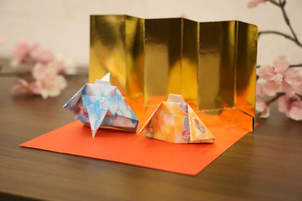 雛人形の折り紙を手作りしてひな祭りを楽しもう！簡単に作れるかわいいおひなさまの折り方をご紹介します。